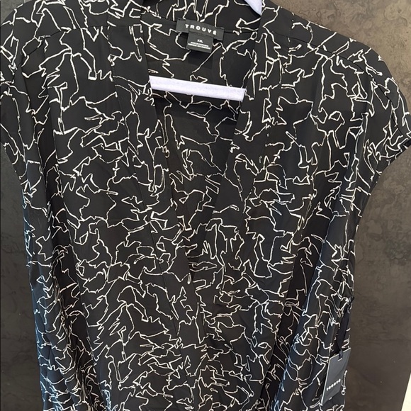 Trouve Black and White Cap Sleeve Tie Front Blouse - Picture 5 of 6